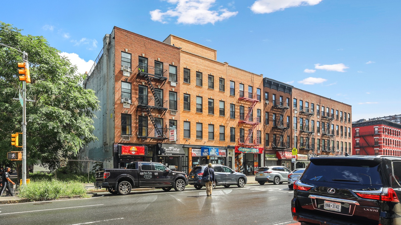 #580: East Harlem - Queen Bedroom A - 2