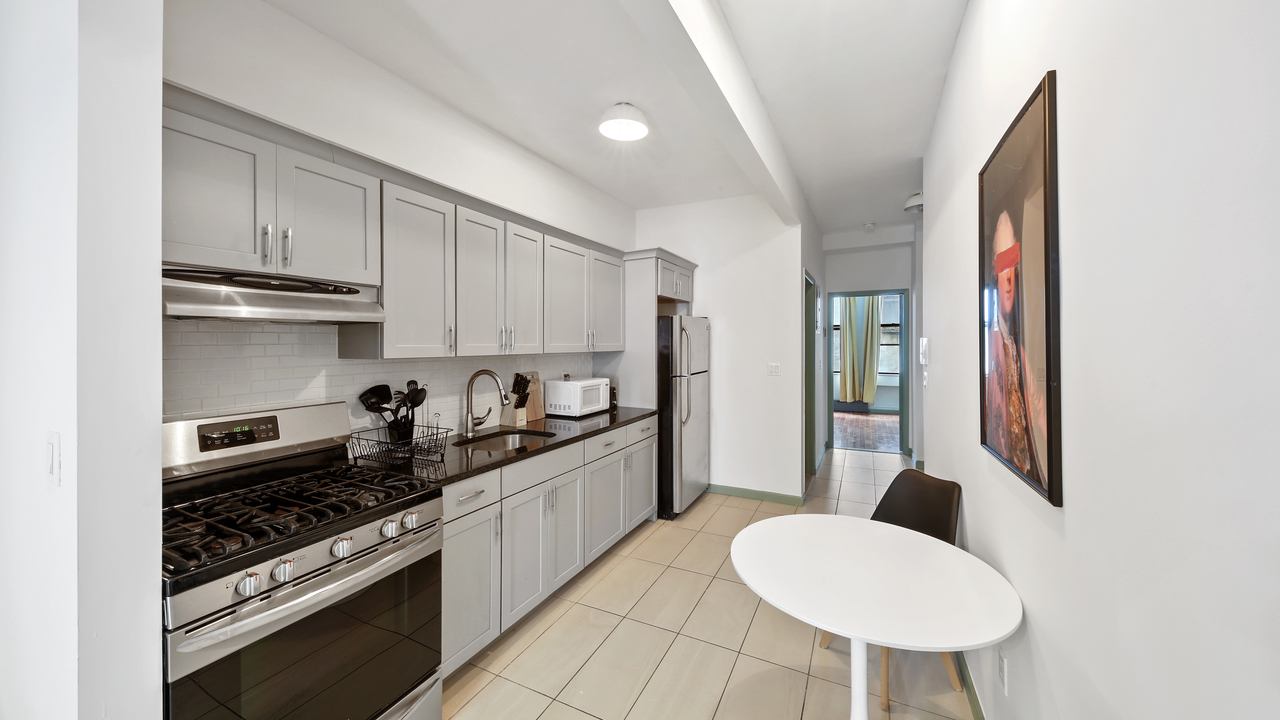 #580: East Harlem - Queen Bedroom A - 6