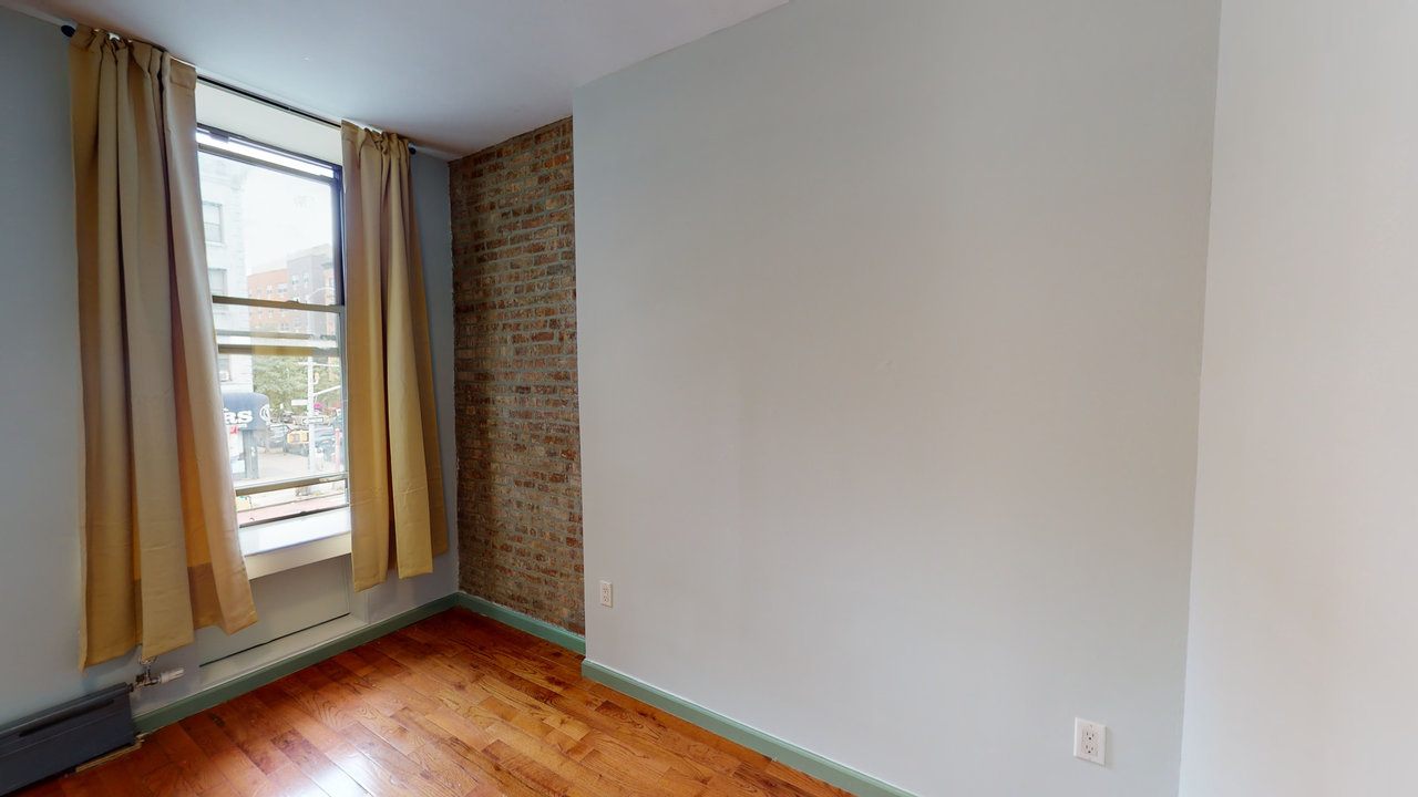 #580: East Harlem - Queen Bedroom A - 11