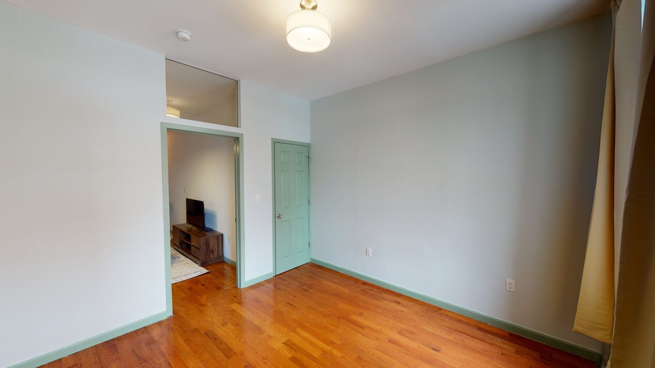 #580: East Harlem - Queen Bedroom A - 10