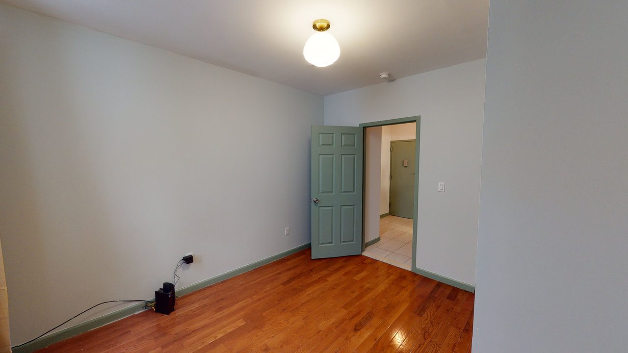 #580: East Harlem - Queen Bedroom B - 10