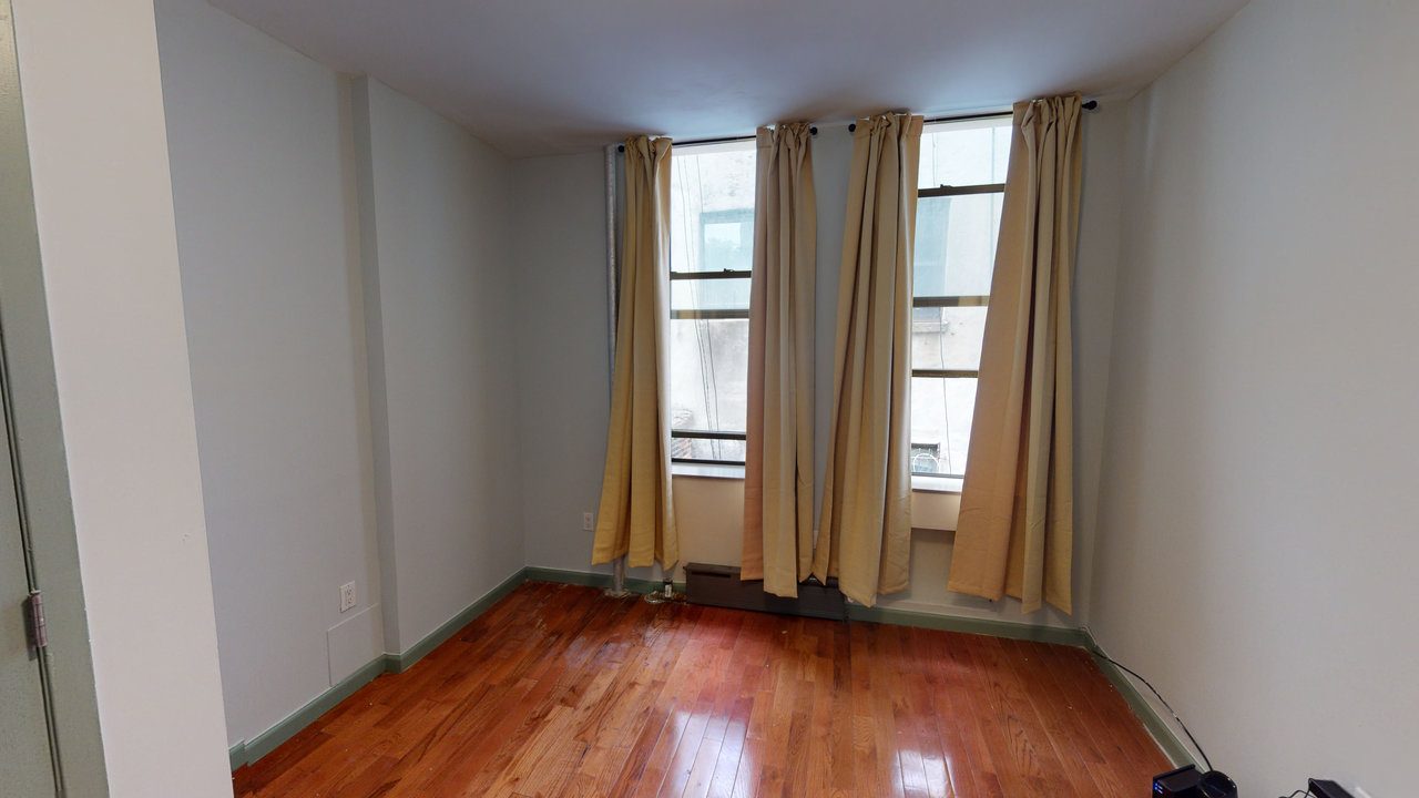 #580: East Harlem - Queen Bedroom B - 11