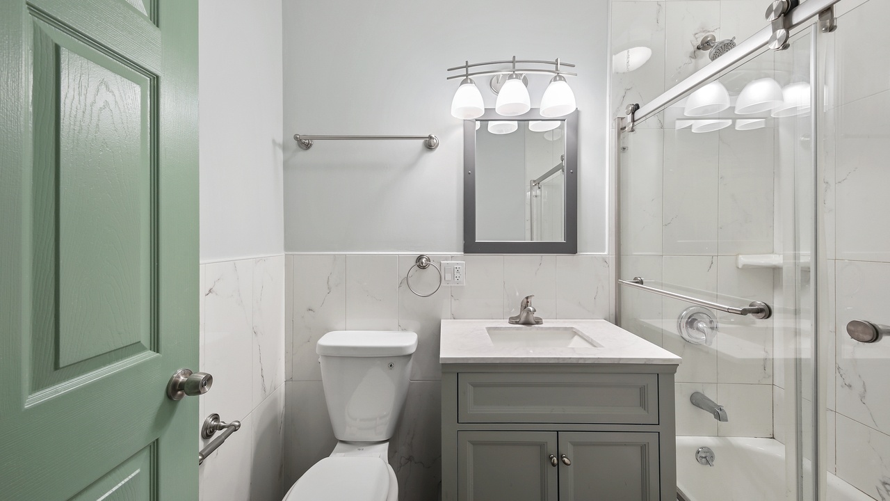  #580: East Harlem - Queen Bedroom B  -  #580: East Harlem  - Gallery -  4