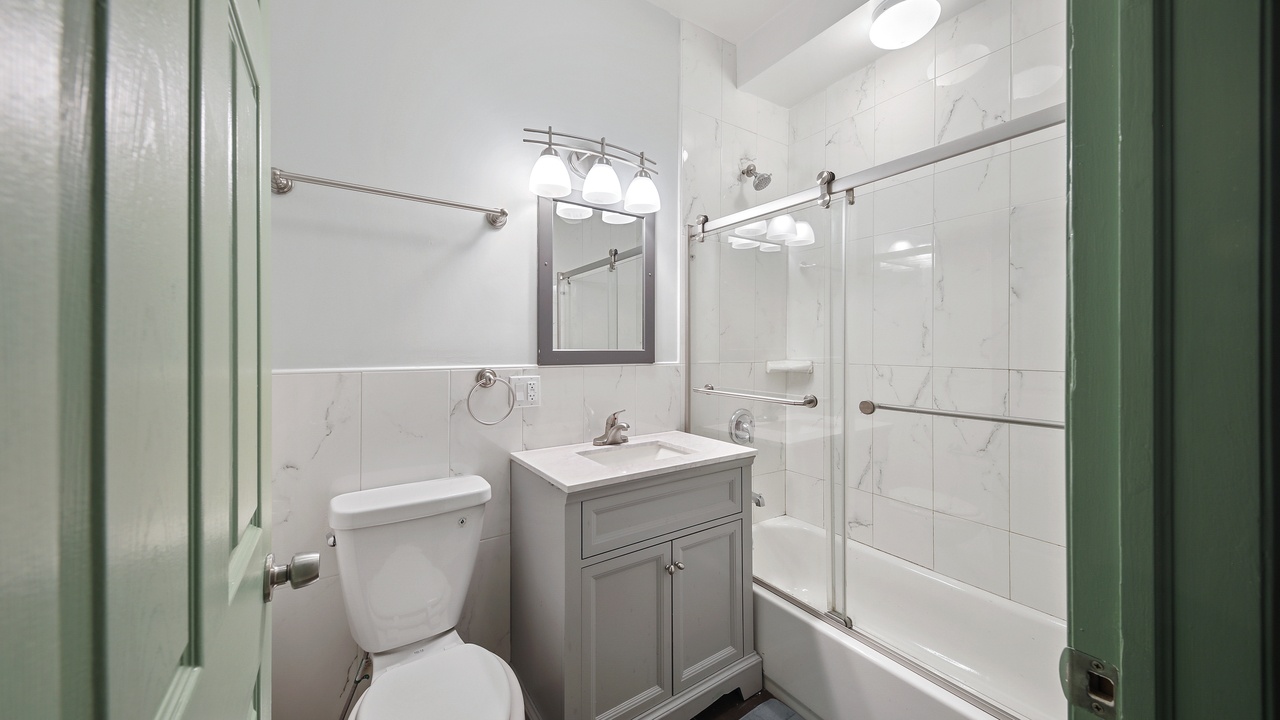 #580: East Harlem - Queen Bedroom B - 5