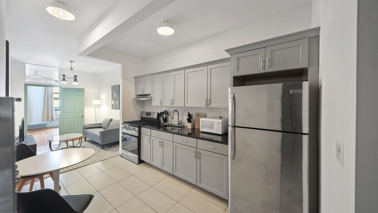  #580: East Harlem - Queen Bedroom B  -  #580: East Harlem  - Gallery -  7