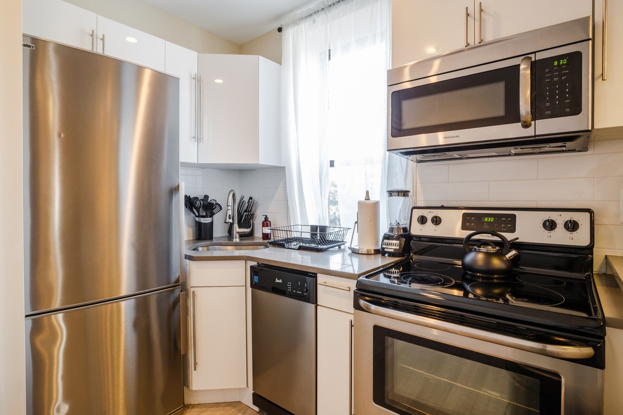  #222: Upper West Side - Queen Bedroom A W/Private Bathroom  -  #222: Upper West Side  - Gallery -  5