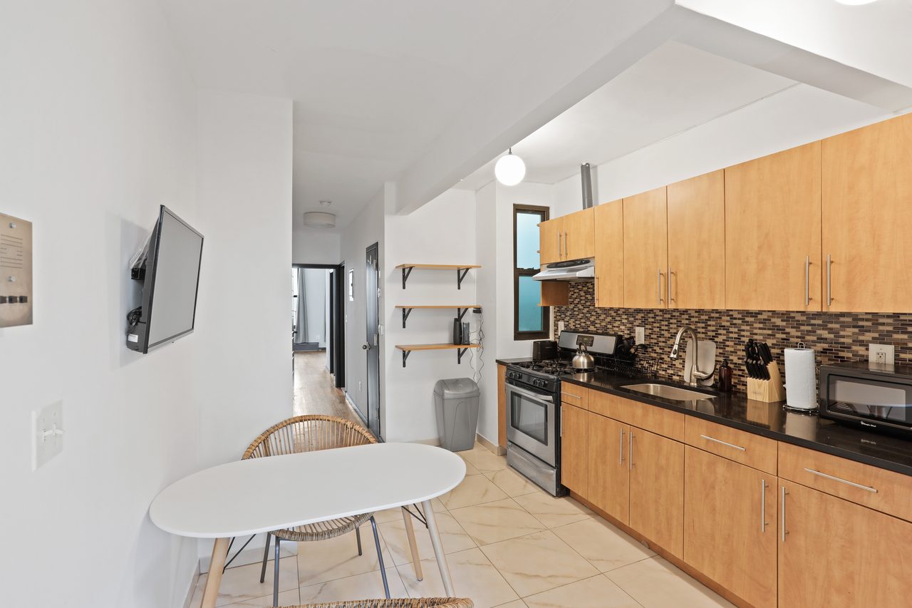  #578: East Harlem - Queen Bedroom A W/ Private Bathroom  -  #578: East Harlem  - Gallery -  7