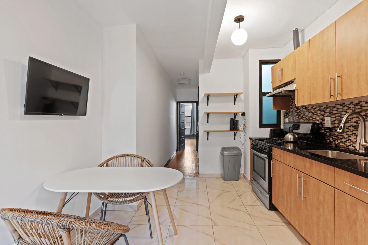  #578: East Harlem - Queen Bedroom A W/ Private Bathroom  -  #578: East Harlem  - Gallery -  4