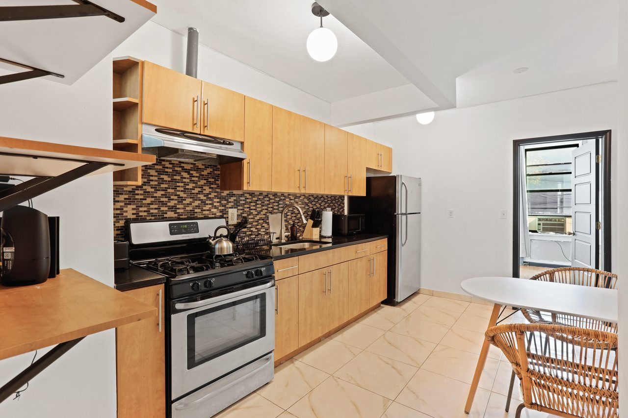  #578: East Harlem - Queen Bedroom A W/ Private Bathroom  -  #578: East Harlem  - Gallery -  6