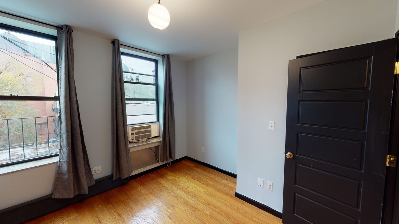 #578: East Harlem - Queen Bedroom B - #578: East Harlem - Gallery - 7