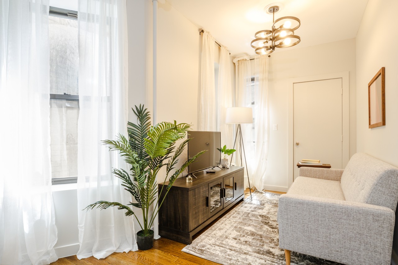 #235: Lower East Side - 1 Bedroom (Queen) - #235: Lower East Side - Gallery - 1