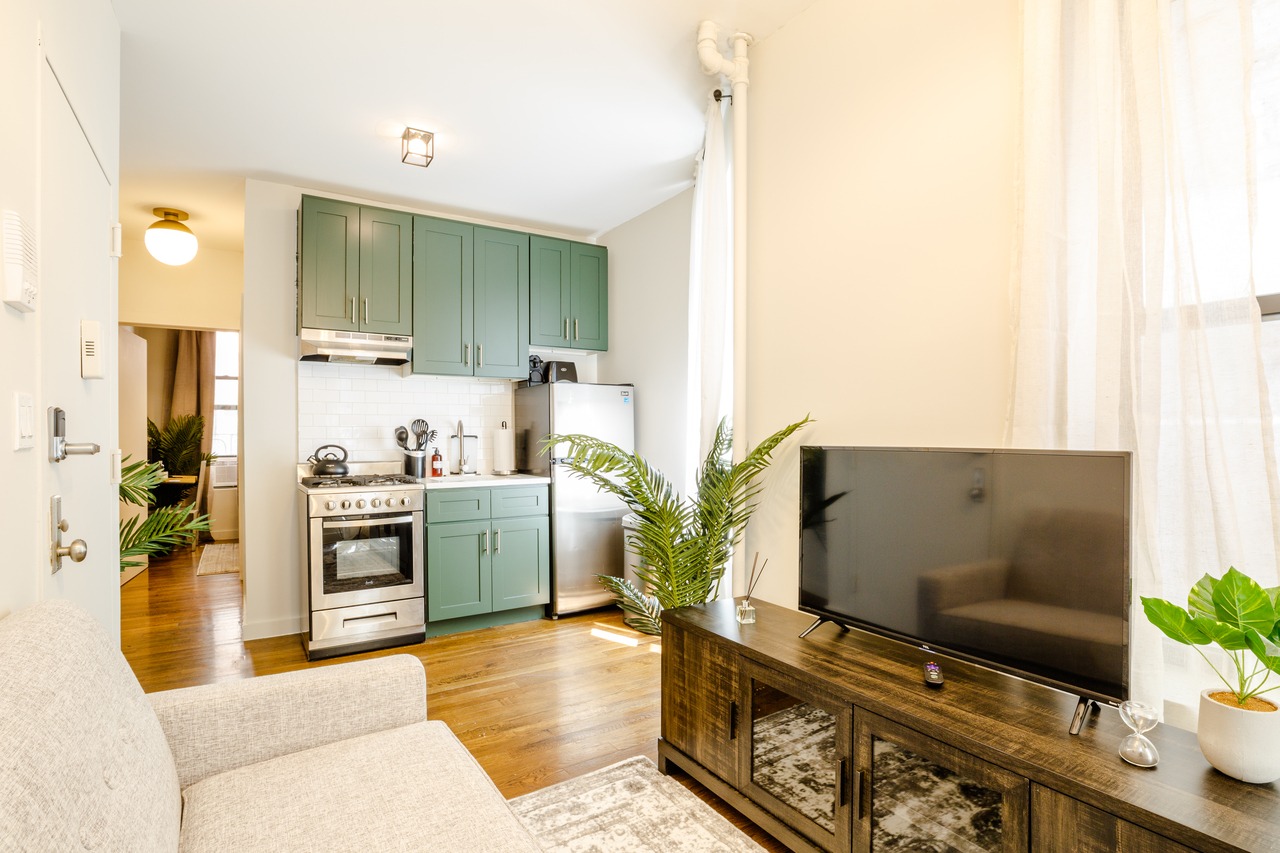  #235: Lower East Side - 1 Bedroom (Queen)  -  #235: Lower East Side  - Gallery -  2