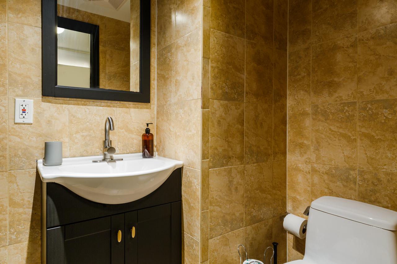  #268: Chinatown - Queen Bedroom B  -  #268: Chinatown  - Gallery -  4