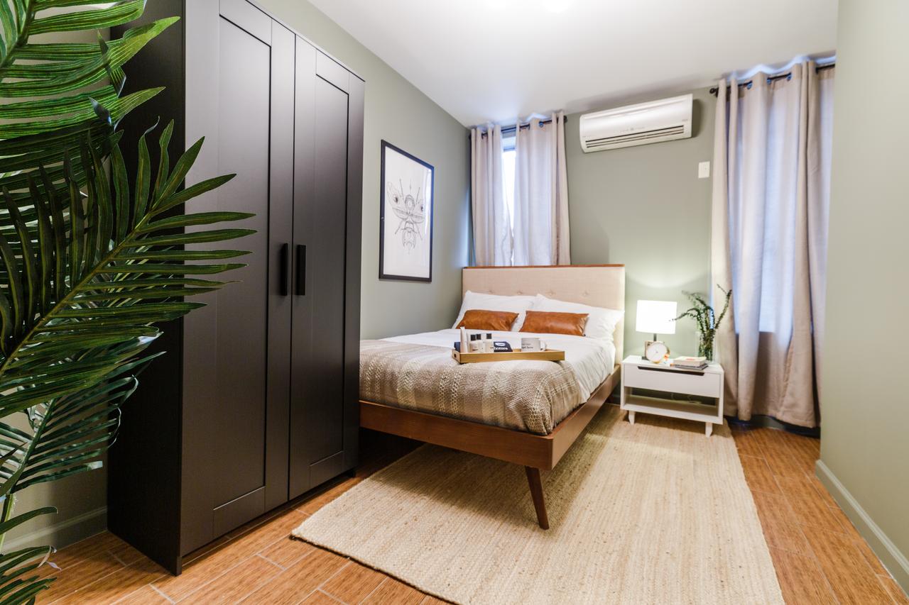  #268: Chinatown - Queen Bedroom B  -  #268: Chinatown  - Gallery -  9