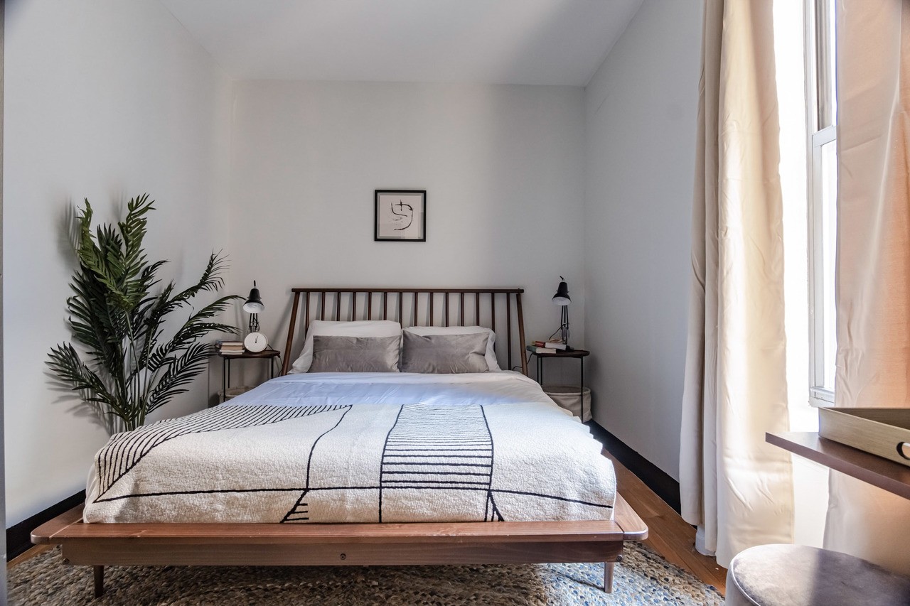  #261: Hamilton Heights - Queen Bedroom A  -  #261: Hamilton Heights  - Gallery -  10