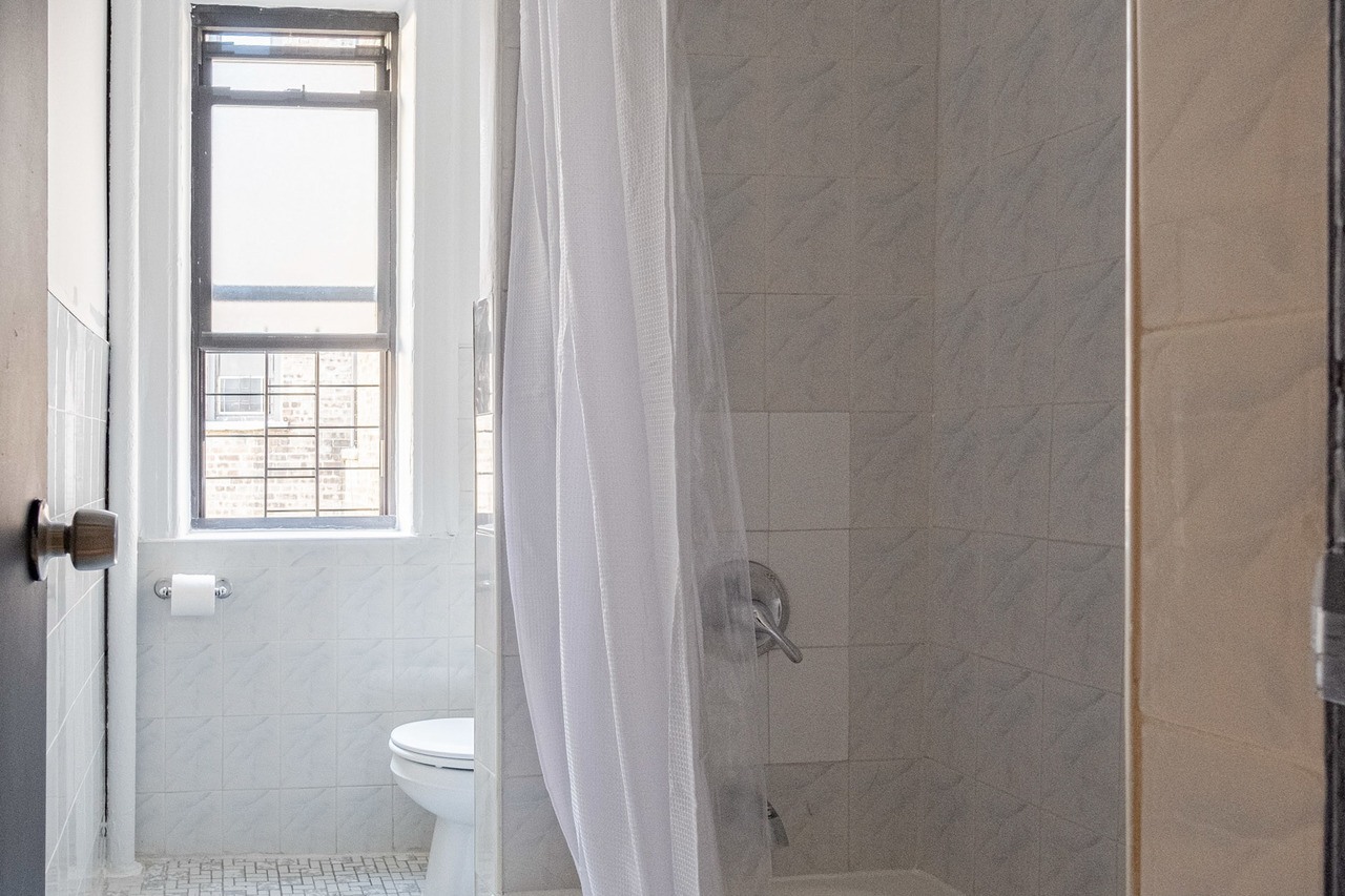  #261: Hamilton Heights - Queen Bedroom B  -  #261: Hamilton Heights  - Gallery -  7