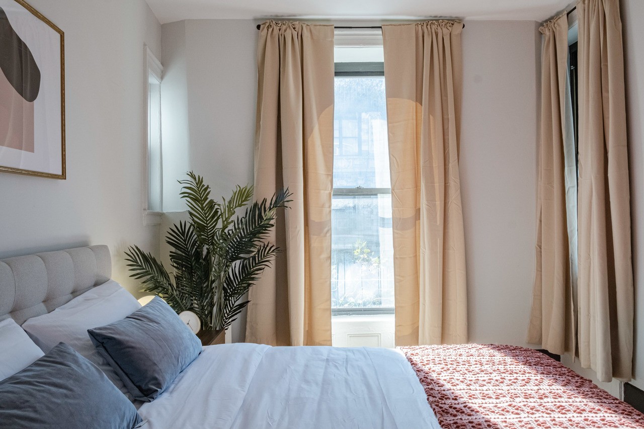  #261: Hamilton Heights - Queen Bedroom B  -  #261: Hamilton Heights  - Gallery -  1