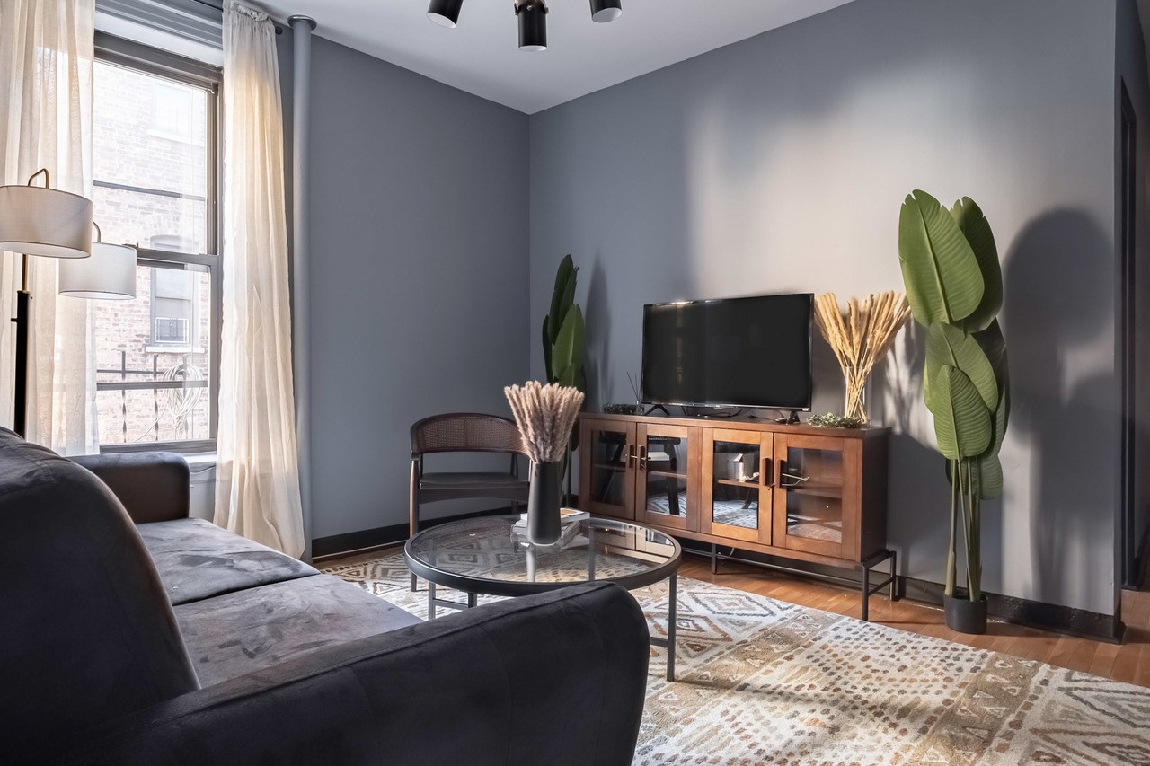  #261: Hamilton Heights - Queen Bedroom B  -  #261: Hamilton Heights  - Gallery -  3