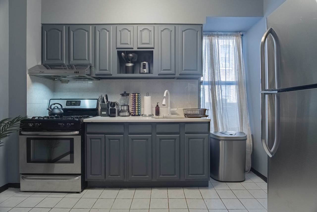 #261: Hamilton Heights - Queen Bedroom B - #261: Hamilton Heights - Gallery - 6