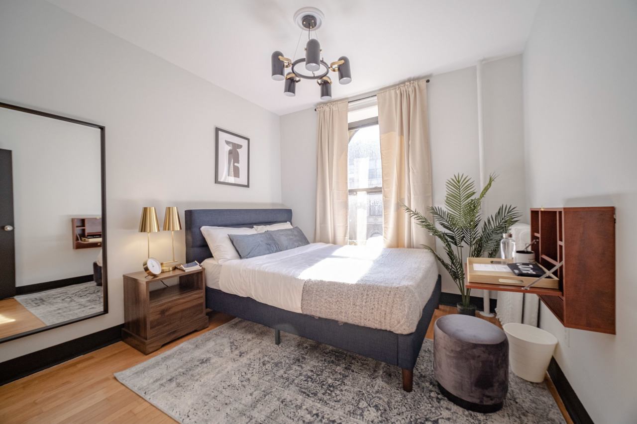 #261: Hamilton Heights - Queen Bedroom C - #261: Hamilton Heights - Gallery - 1