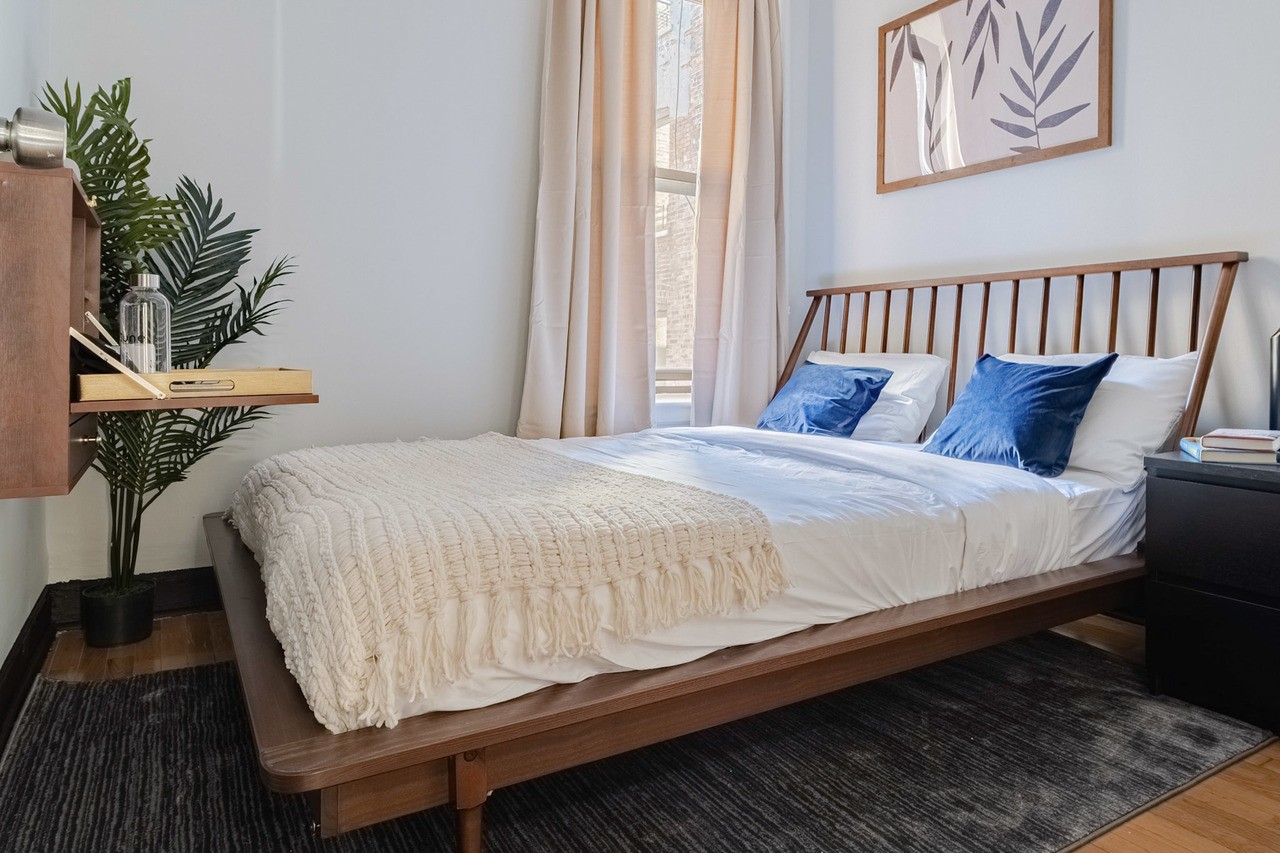 #261: Hamilton Heights - Queen Bedroom D - #261: Hamilton Heights - Gallery - 1