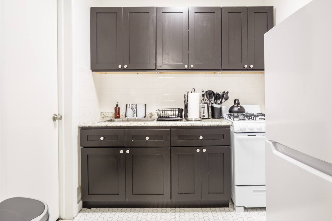  #227: Upper West Side - Studio (Queen)  -  #227: Upper West Side  - Gallery -  6
