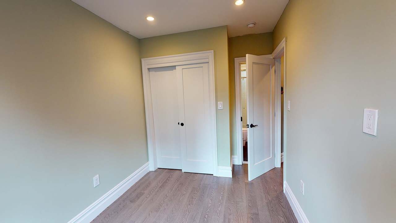 #573: East Village - Queen Bedroom A W/Private Bathroom - 4