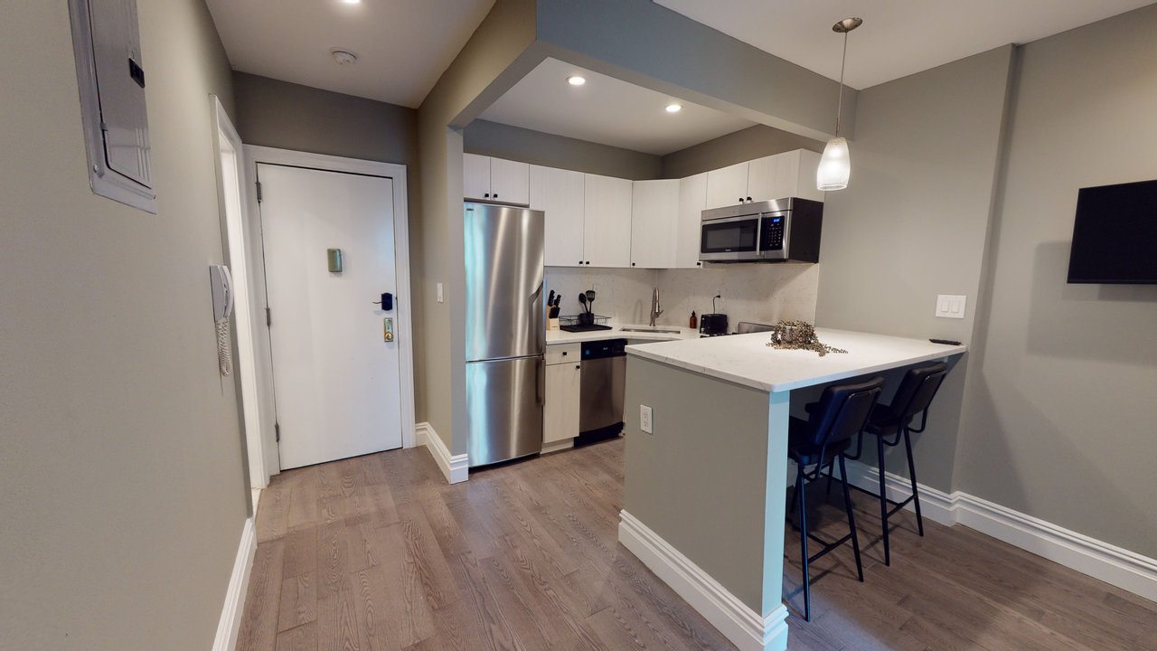  #573: East Village - Queen Bedroom A W/Private Bathroom  -  #573: East Village  - Gallery -  7