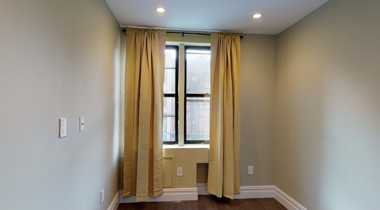 #573: East Village - Queen Bedroom A W/Private Bathroom - 3