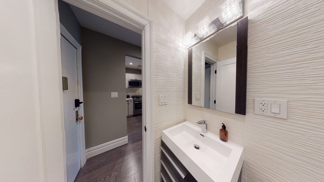  #573: East Village - Queen Bedroom A W/Private Bathroom  -  #573: East Village  - Gallery -  10