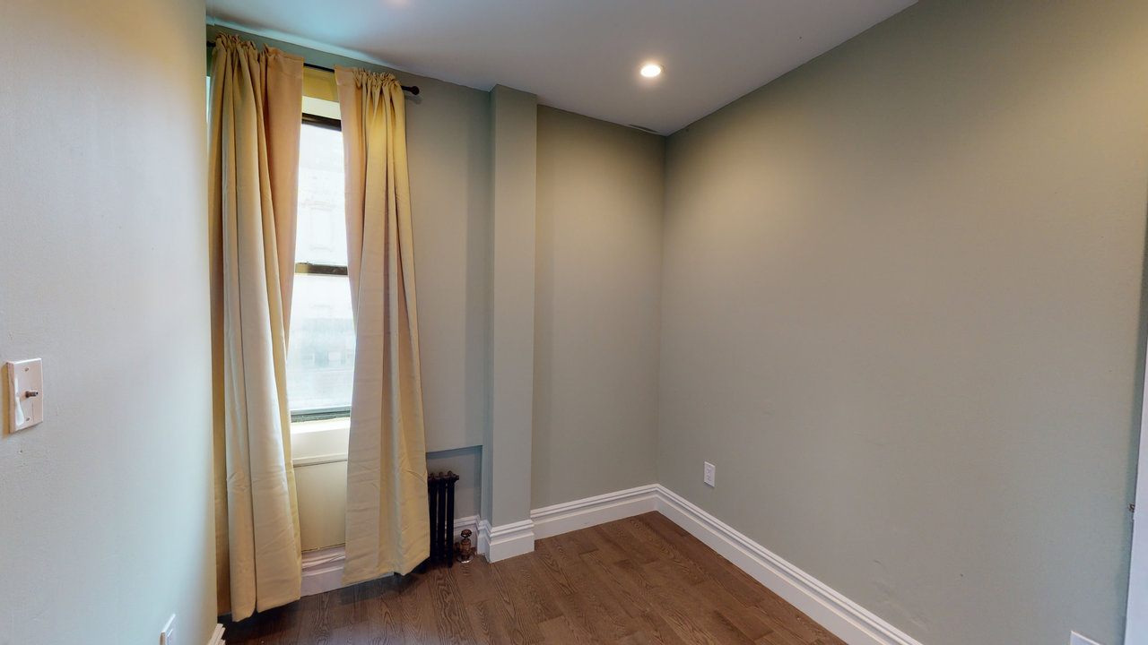 #573: East Village - Queen Bedroom B - 9