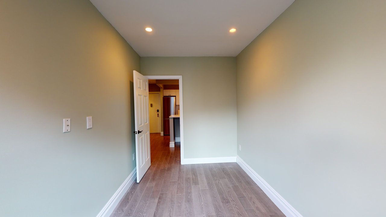 #573: East Village - Queen Bedroom C - 7