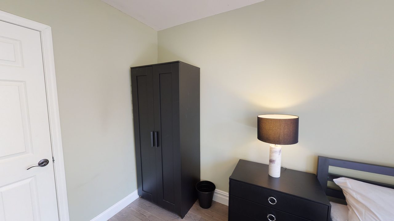 #573: East Village - Queen Bedroom C - 3