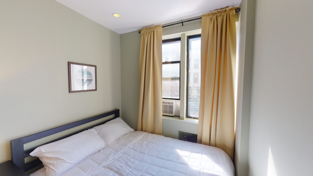 #573: East Village - Queen Bedroom C - 4