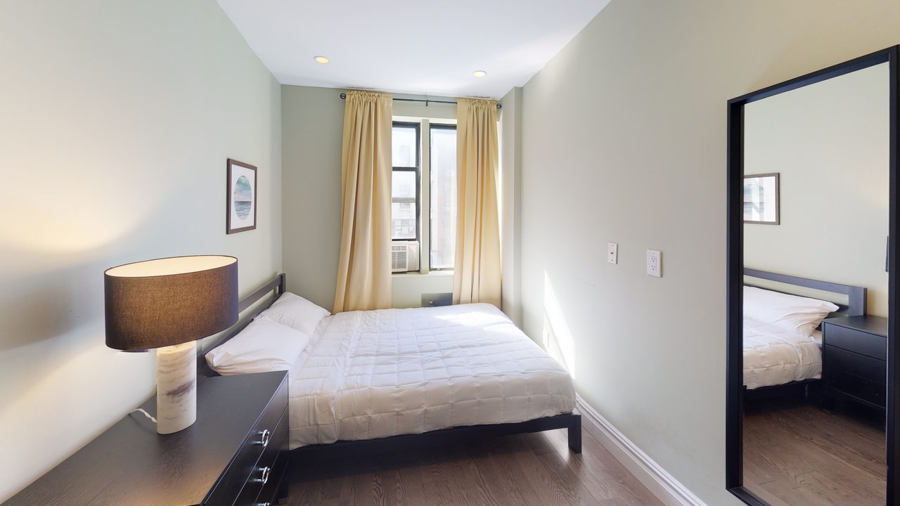 #573: East Village - Queen Bedroom C - 5
