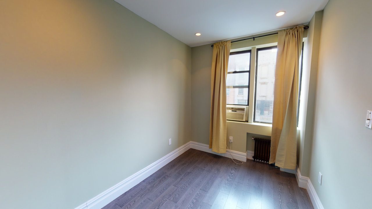 #573: East Village - Queen Bedroom C - 6