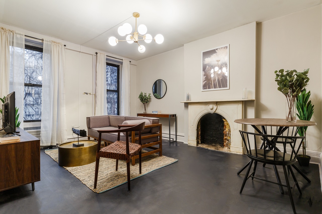  #332: Hell's Kitchen - 1 Bedroom (Full)  -  #332: Hell's Kitchen  - Gallery -  7