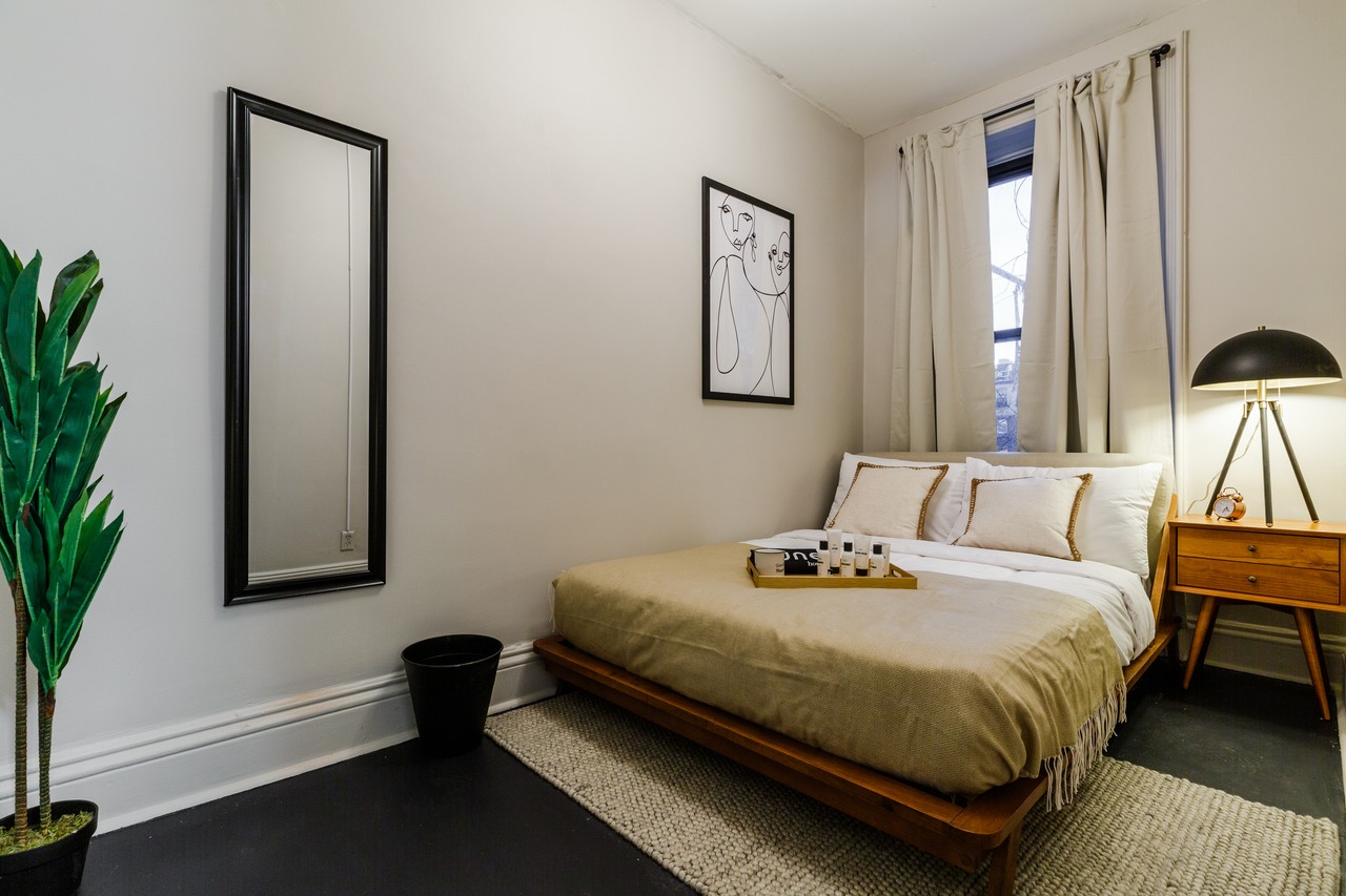  #332: Hell's Kitchen - 1 Bedroom (Full)  -  #332: Hell's Kitchen  - Gallery -  3
