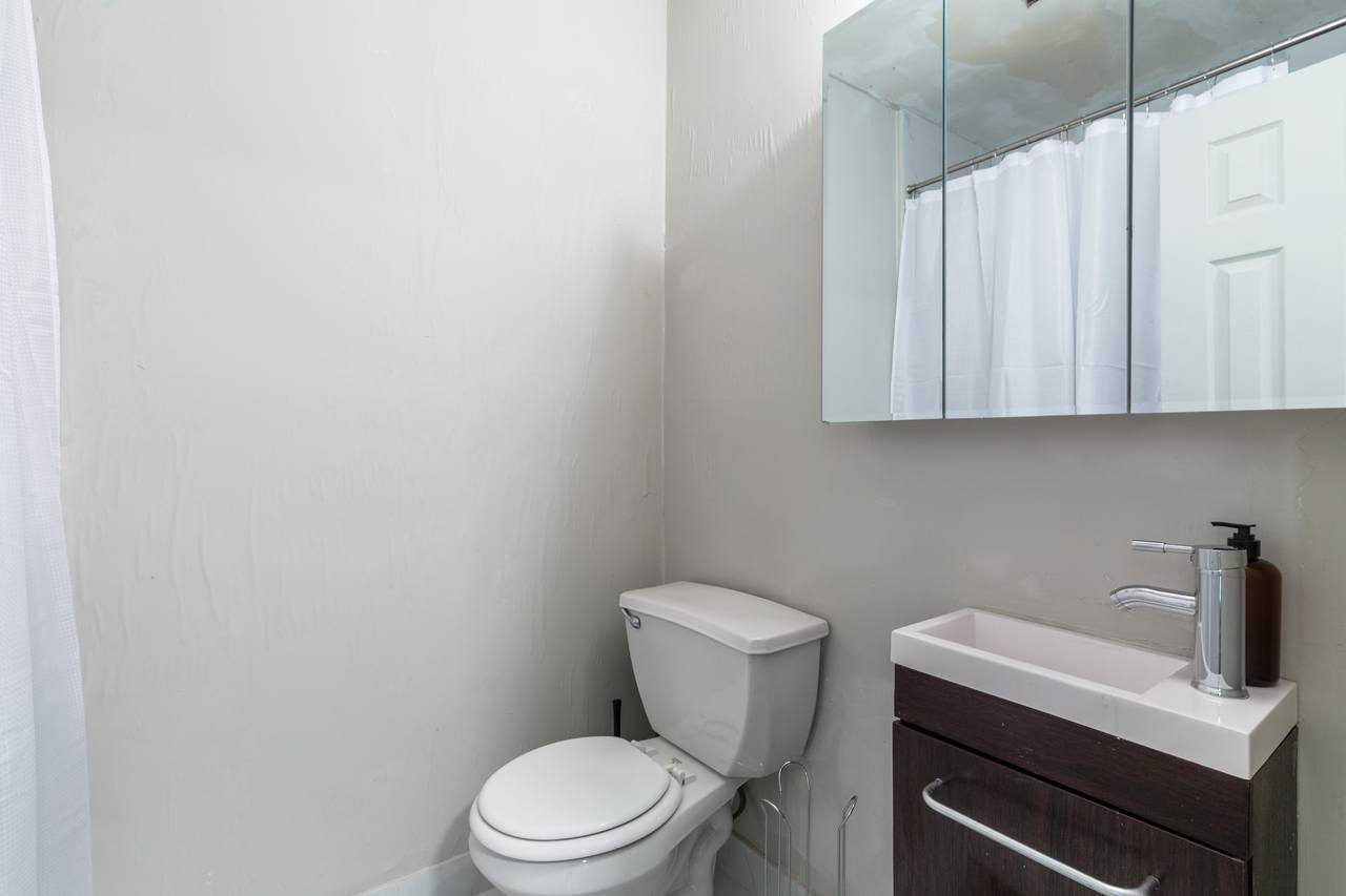  #332: Hell's Kitchen - 1 Bedroom (Full)  -  #332: Hell's Kitchen  - Gallery -  5
