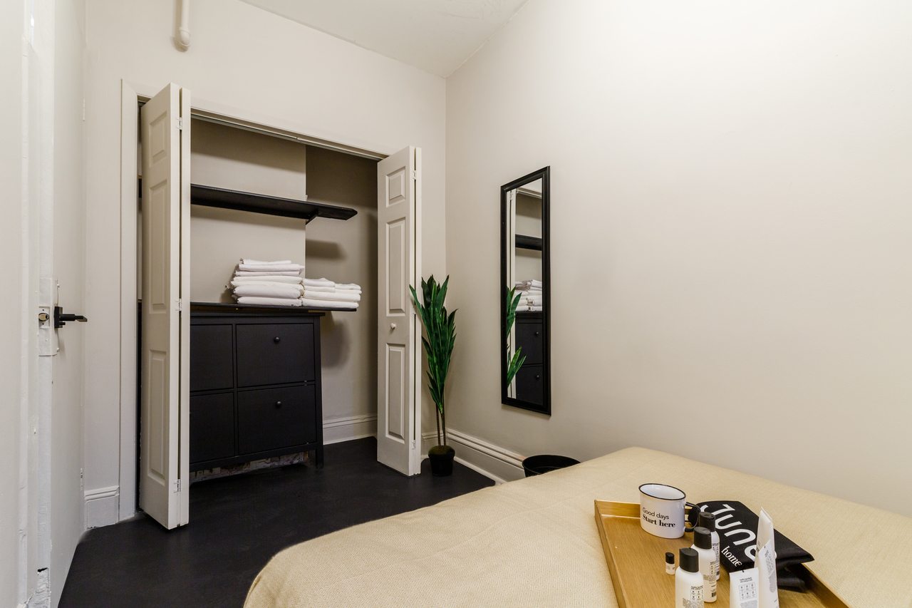  #332: Hell's Kitchen - 1 Bedroom (Full)  -  #332: Hell's Kitchen  - Gallery -  2