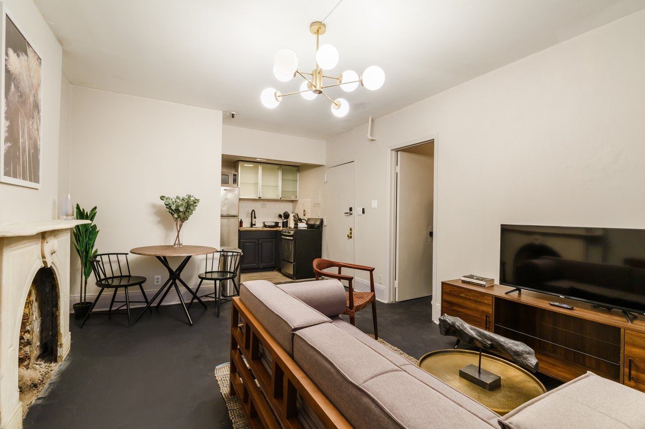  #332: Hell's Kitchen - 1 Bedroom (Full)  -  #332: Hell's Kitchen  - Gallery -  9