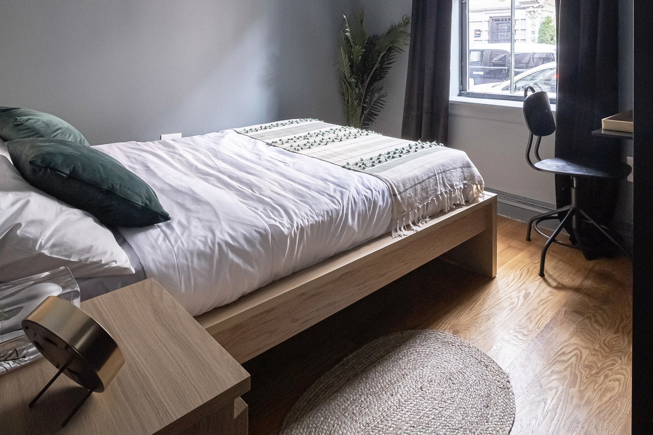#260: Hamilton Heights - Queen Bedroom A - 8