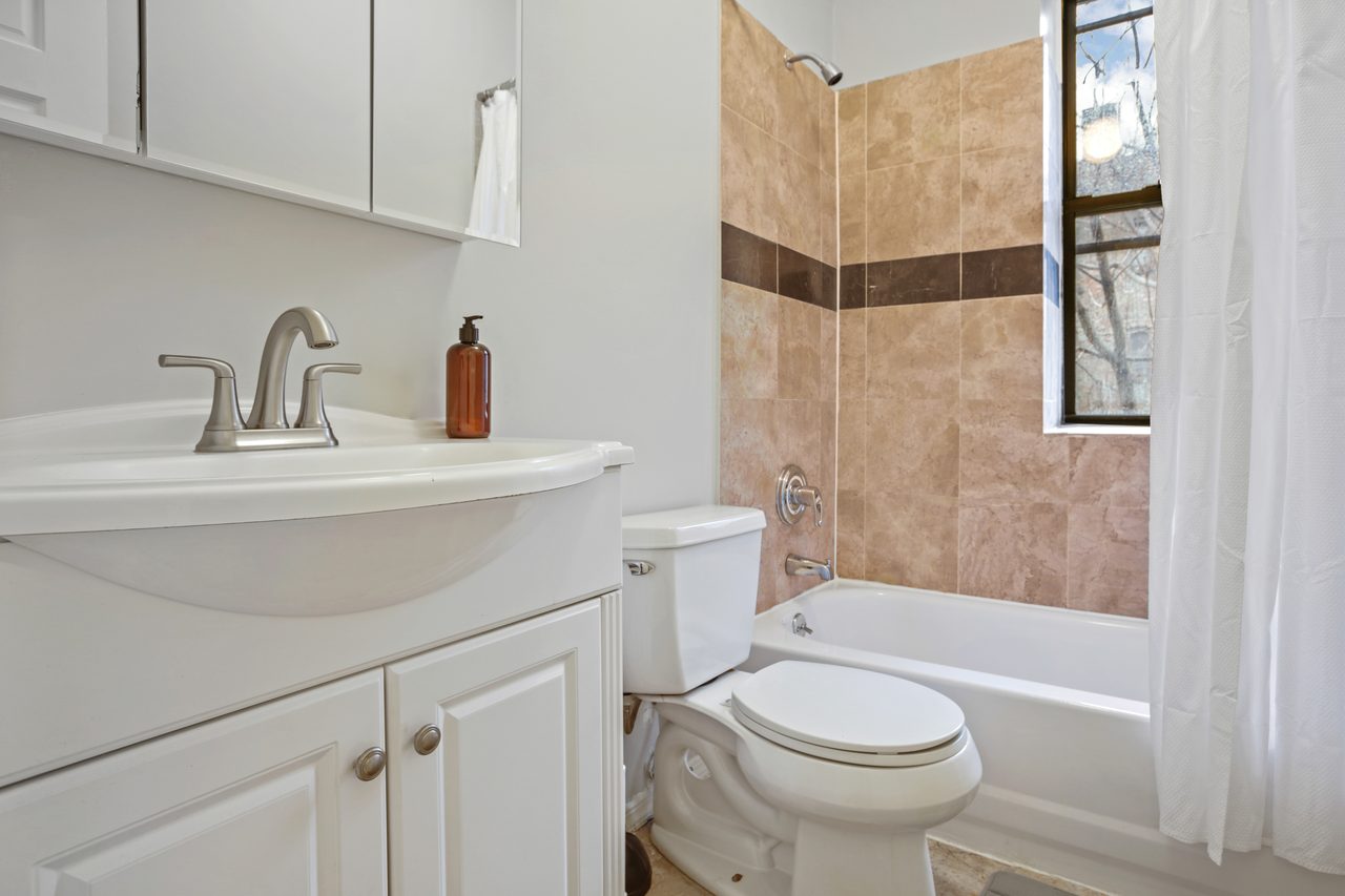  #797: Hamilton Heights - Queen Bedroom C  -  #797: Hamilton Heights  - Gallery -  5