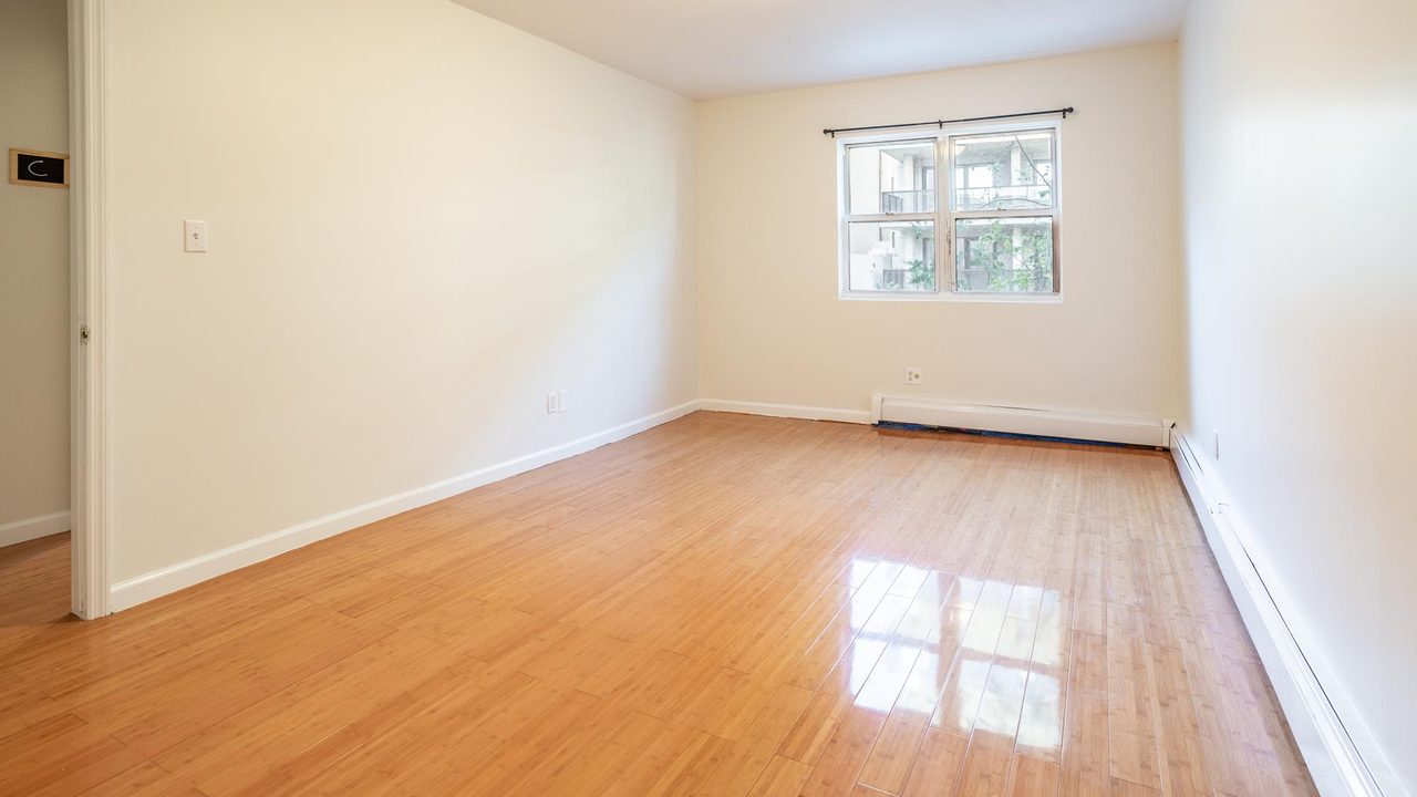  #1647: Flatbush - Queen Bedroom D W/ Private Bathroom  -  #1647: Flatbush  - Gallery -  1