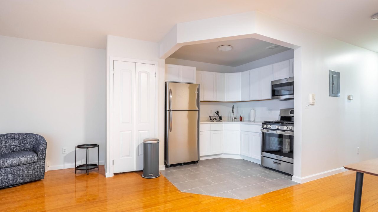  #1647: Flatbush - Queen Bedroom D W/ Private Bathroom  -  #1647: Flatbush  - Gallery -  10