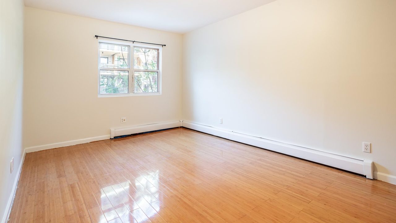  #1647: Flatbush - Queen Bedroom D W/ Private Bathroom  -  #1647: Flatbush  - Gallery -  3