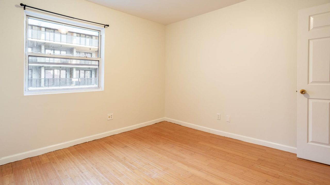  #1647: Flatbush - Queen Bedroom C  -  #1647: Flatbush  - Gallery -  2