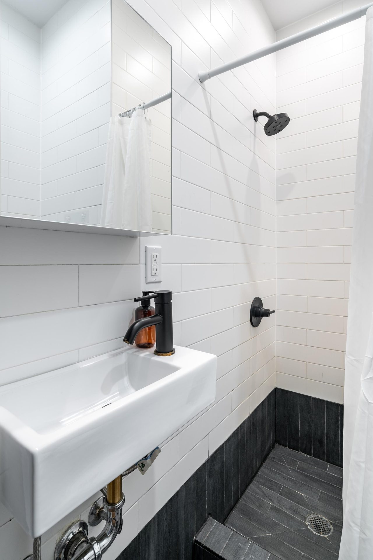 #1530: Williamsburg - Full Bedroom C W/Private Bathroom - 8