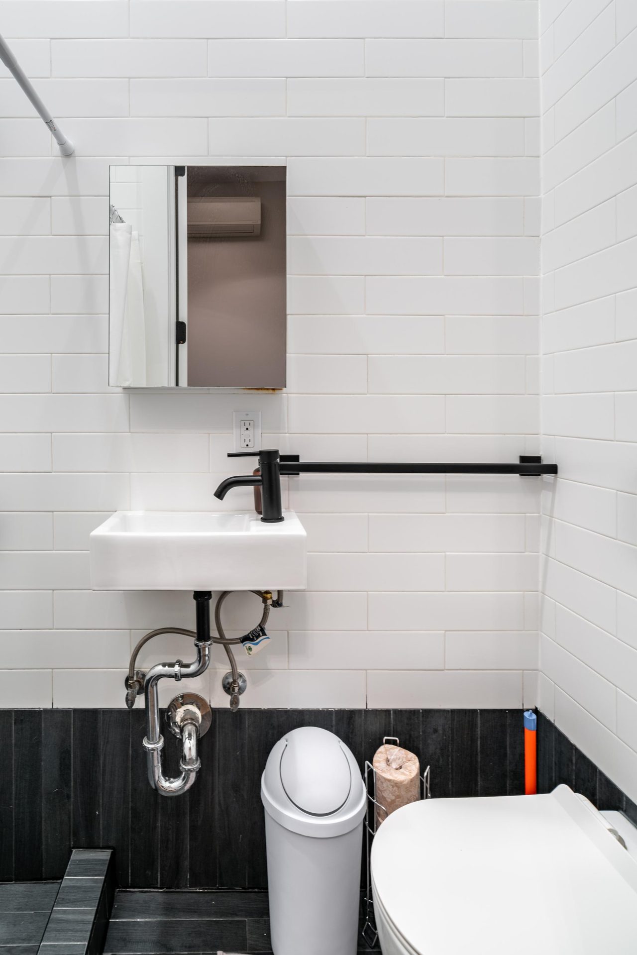 #1530: Williamsburg - Twin Bedroom A W/Private Bathroom - 4