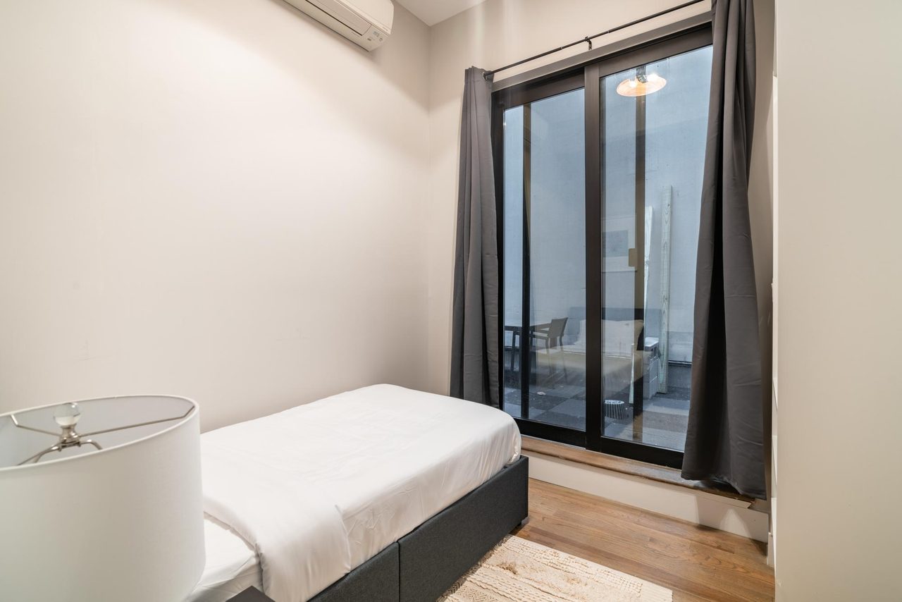 #1530: Williamsburg - Twin Bedroom A W/Private Bathroom - 3